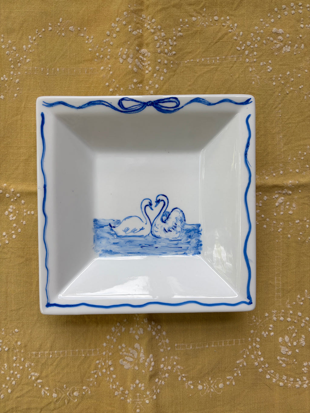 Sweetheart Swans Bow Dish