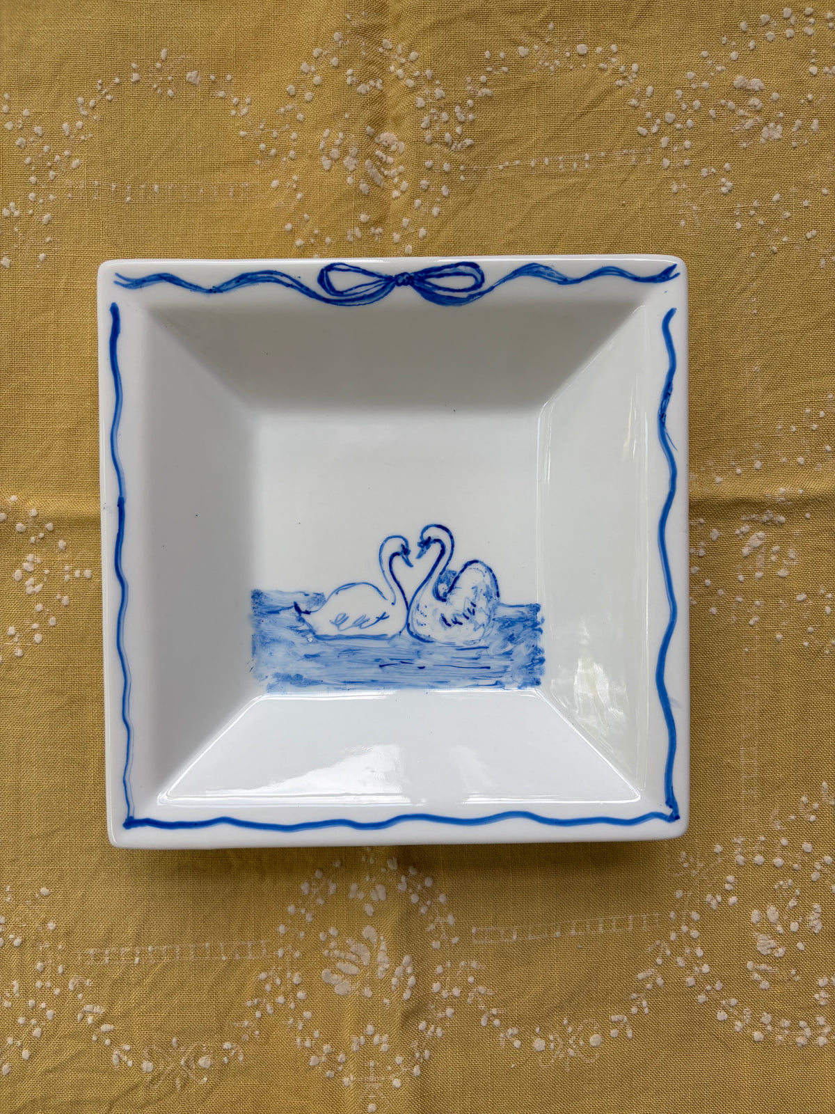 Sweetheart Swans Bow Dish